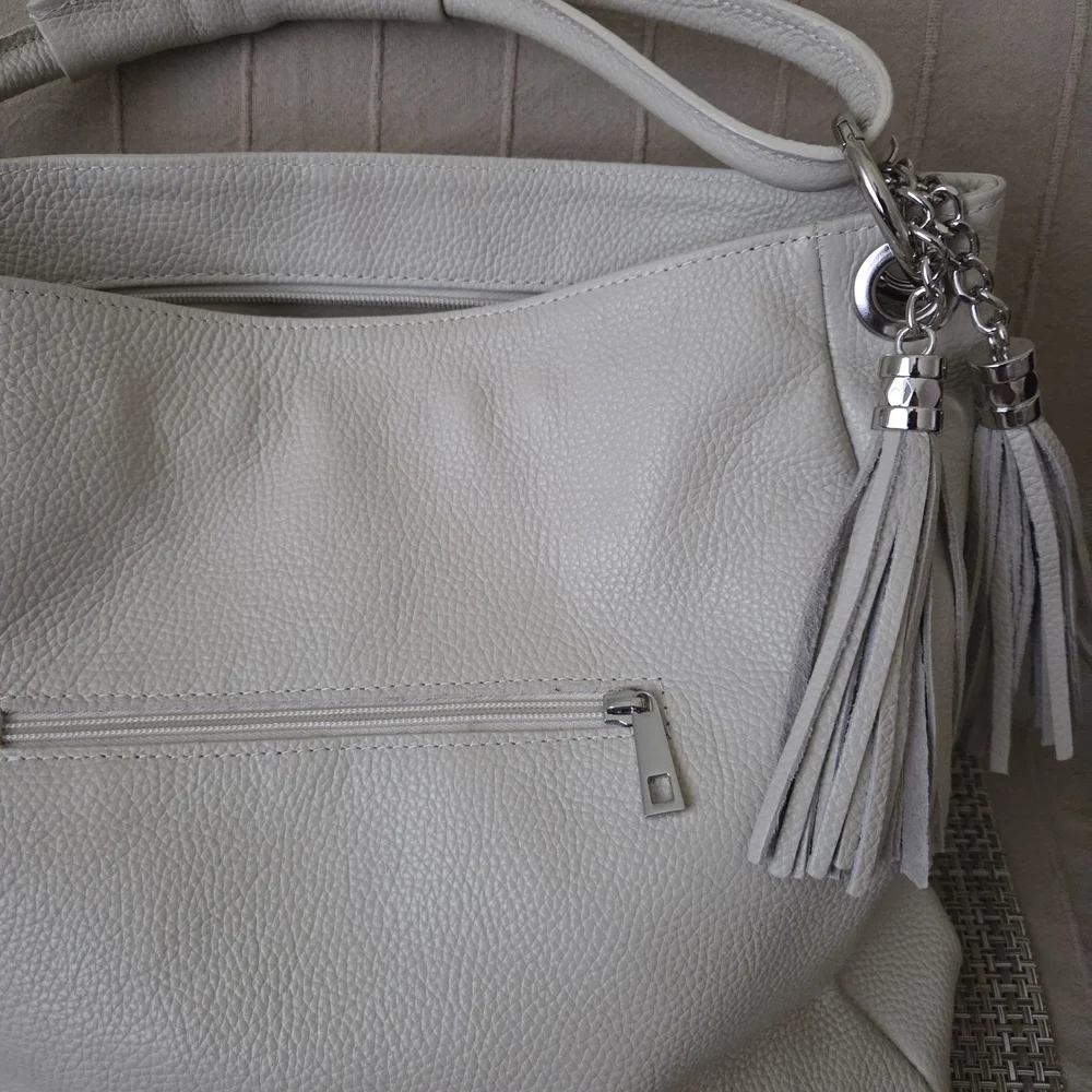NEW MADE IN LITHUANIA OFF WHITE LEATHER TASSELS & POCKETS ZIPPER SHOULDER BAG